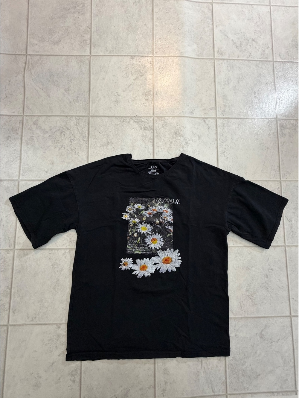 1.9 black daisy graphic tee